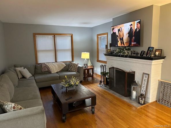 115 Halsey Avenue, Hicksville NY 11801