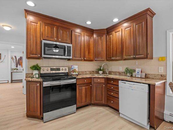 119 Hamlet Road, Levittown NY 11756
