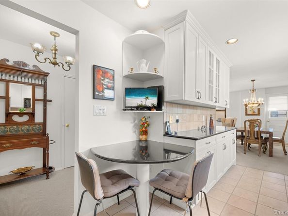 40 Stoner Avenue 3I, Great Neck NY 11021