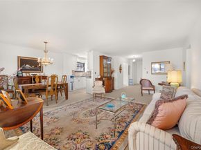 40 Stoner Avenue 3I, Great Neck NY 11021