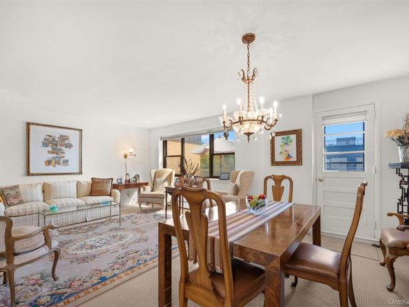 40 Stoner Avenue 3I, Great Neck NY 11021