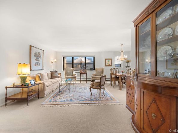 40 Stoner Avenue 3I, Great Neck NY 11021