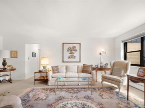 40 Stoner Avenue 3I, Great Neck NY 11021