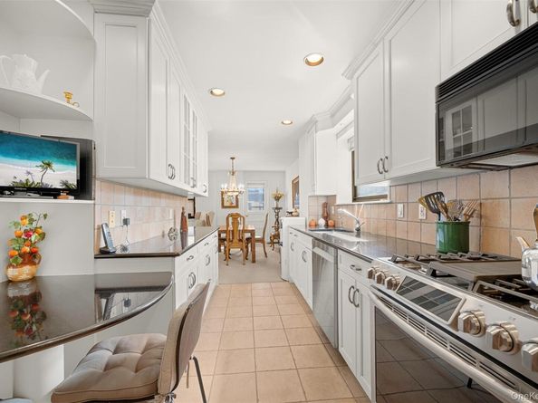 40 Stoner Avenue 3I, Great Neck NY 11021