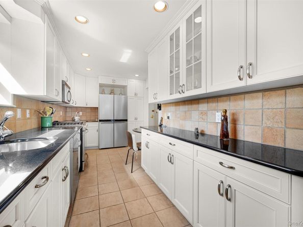 40 Stoner Avenue 3I, Great Neck NY 11021