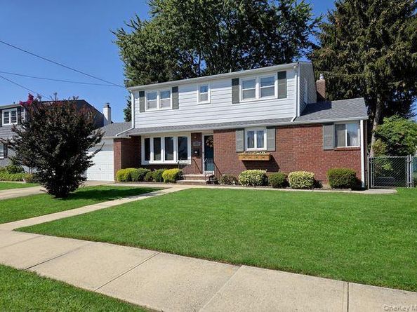 208 Eastlake Avenue, Massapequa Park NY 11762