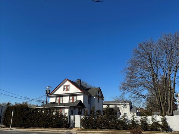 621 Merrick Road, Rockville Centre NY 11570