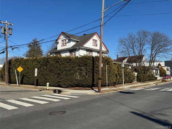 621 Merrick Road, Rockville Centre NY 11570