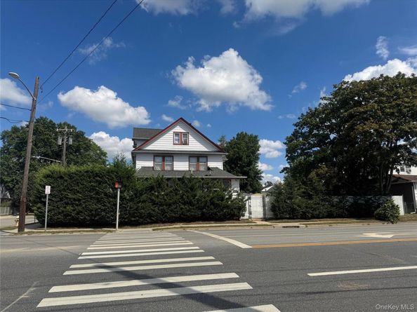 621 Merrick Road, Rockville Centre NY 11570