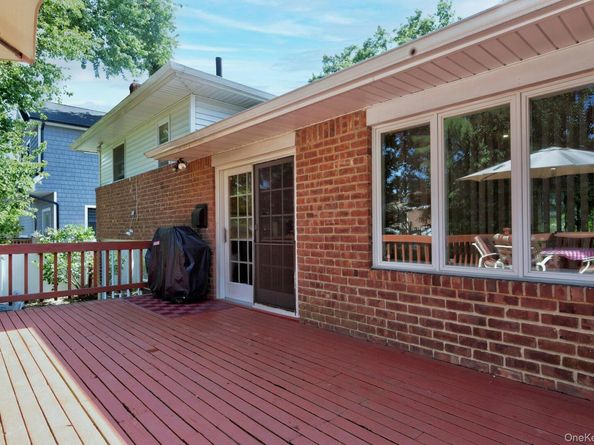 2889 Anderson Street, Wantagh NY 11793