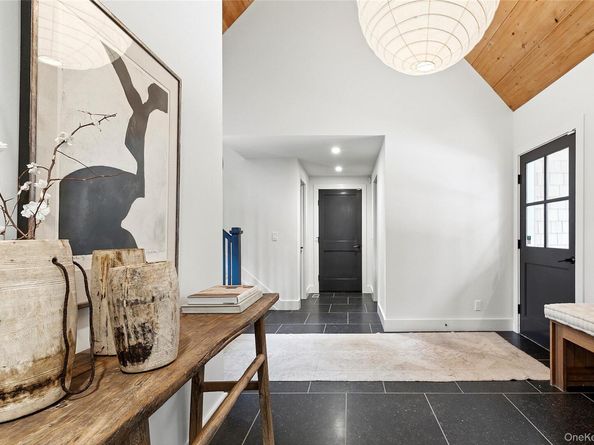 42 Hedge Row Lane, East Hampton NY 11937