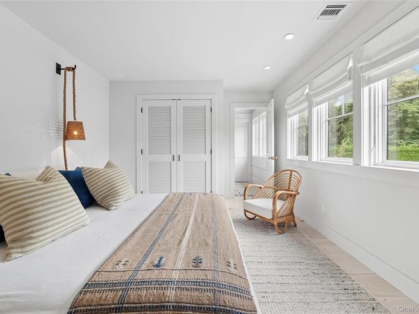 42 Hedge Row Lane, East Hampton NY 11937