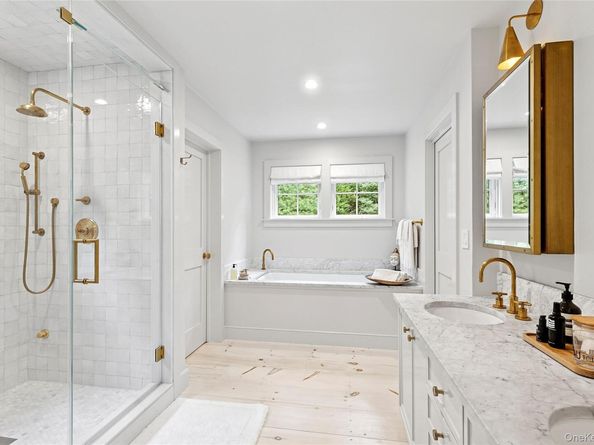 42 Hedge Row Lane, East Hampton NY 11937