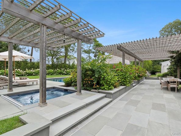 42 Hedge Row Lane, East Hampton NY 11937