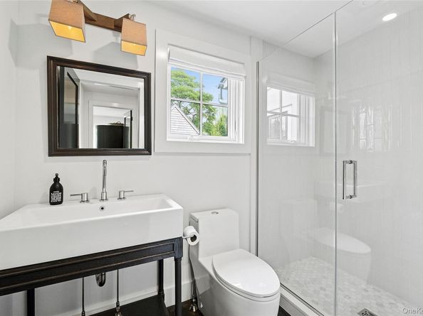 42 Hedge Row Lane, East Hampton NY 11937