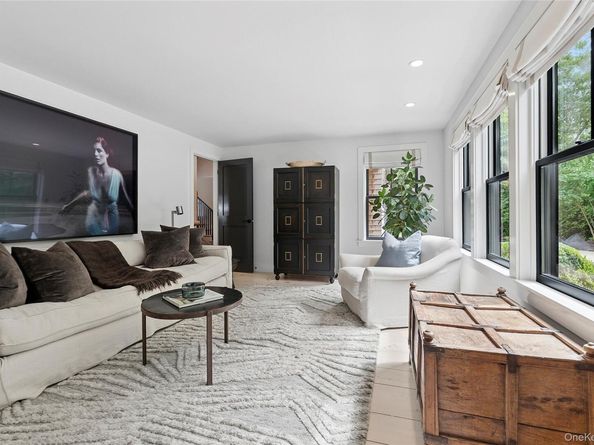 42 Hedge Row Lane, East Hampton NY 11937