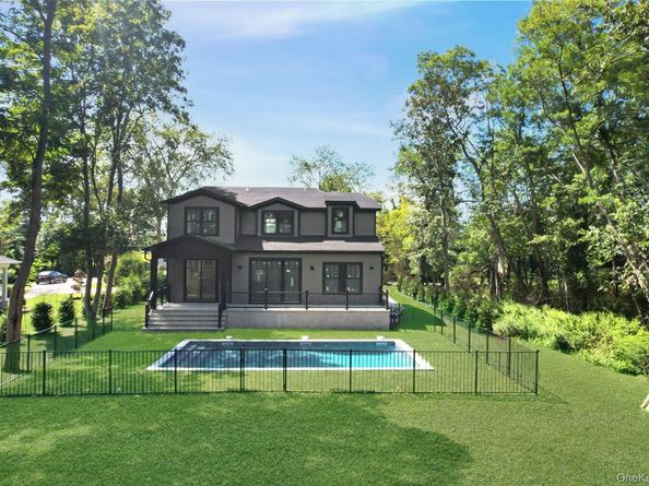 265 Arshamomaque Avenue, Southold NY 11971