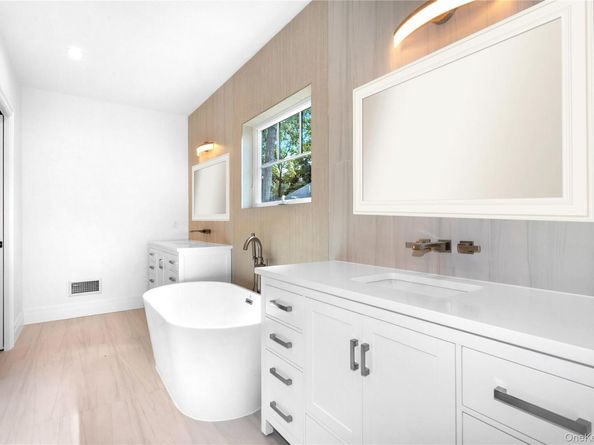 265 Arshamomaque Avenue, Southold NY 11971