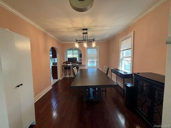 452 Macatee Place, Mineola NY 11501