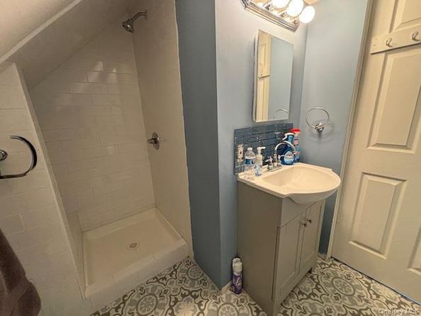 452 Macatee Place, Mineola NY 11501