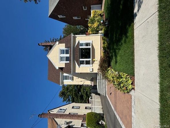 452 Macatee Place, Mineola NY 11501