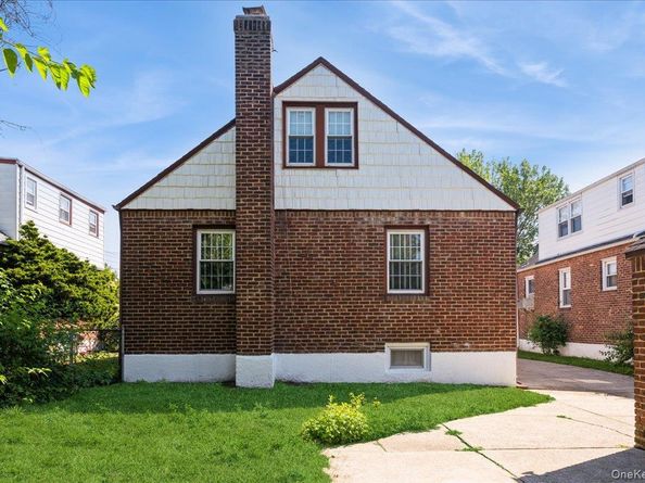 68 Fairfield Street, Valley Stream NY 11581