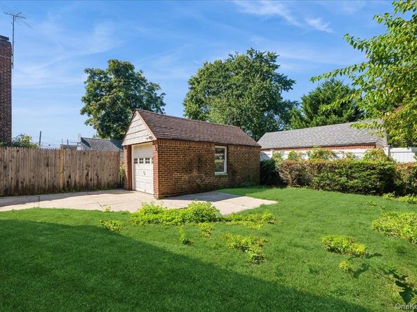 68 Fairfield Street, Valley Stream NY 11581
