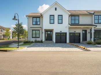 2 Hickory Lane