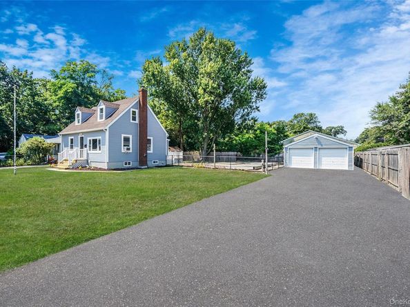18 Jefferson Avenue, Brentwood NY 11717