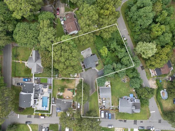22 Lake Shore Drive, Ronkonkoma NY 11779