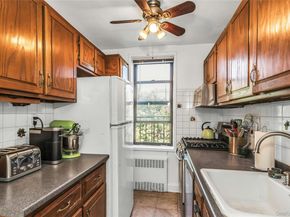 83-20 141 St 6N, Briarwood NY 11435