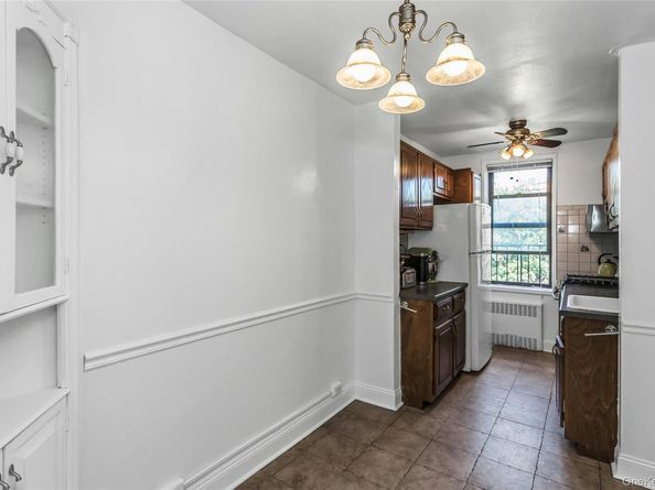 83-20 141 St 6N, Briarwood NY 11435