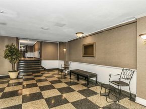 83-20 141 St 6N, Briarwood NY 11435