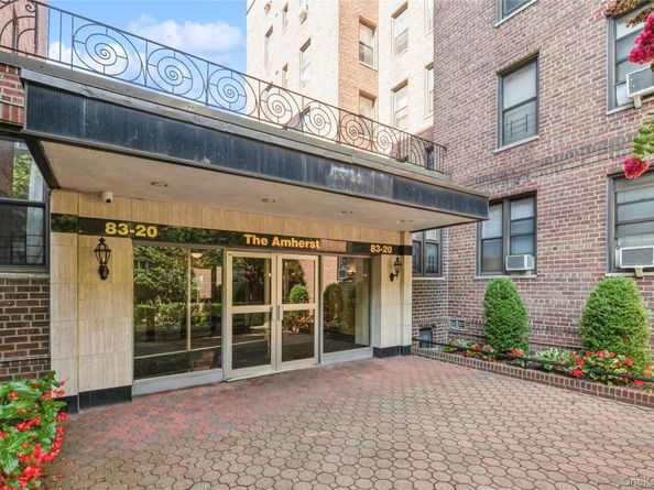 83-20 141 St 6N, Briarwood NY 11435
