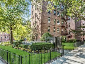 83-20 141 St 6N, Briarwood NY 11435