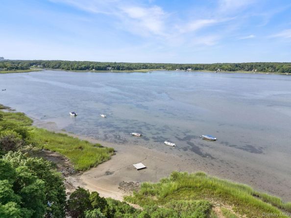 24 Conscience Circle, Setauket NY 11733