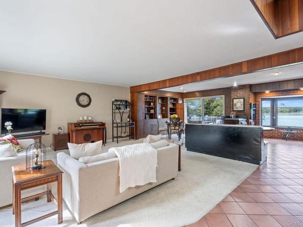 24 Conscience Circle, Setauket NY 11733