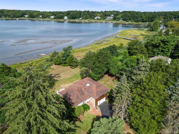 24 Conscience Circle, Setauket NY 11733