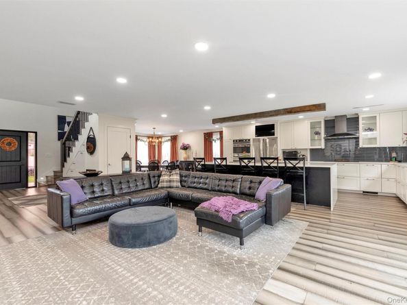8 Family Lane, Levittown NY 11756