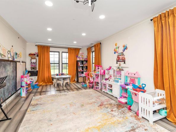 8 Family Lane, Levittown NY 11756