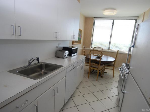 27010 Grand Central Parkway 5V, Floral Park NY 11005