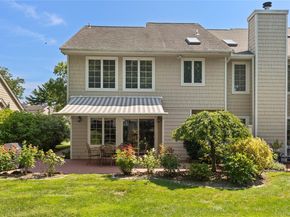 21 Oakmont Lane, Bay Shore NY 11706