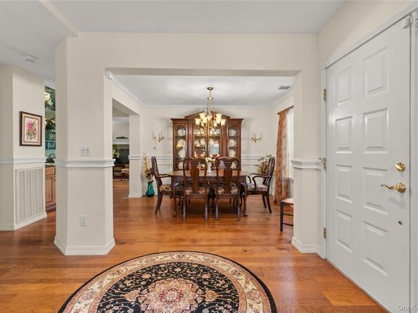 21 Oakmont Lane, Bay Shore NY 11706