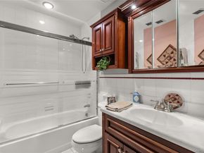 21 Oakmont Lane, Bay Shore NY 11706