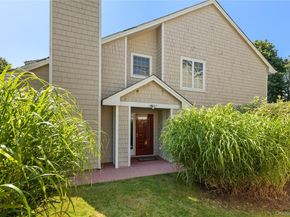 21 Oakmont Lane, Bay Shore NY 11706