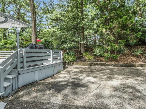 29 Elmwood Court, Plainview NY 11803