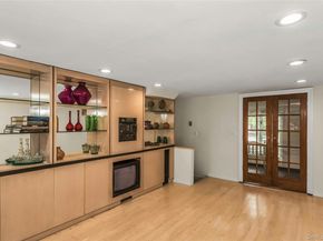 29 Elmwood Court, Plainview NY 11803