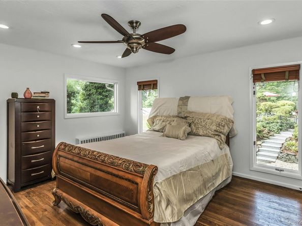 29 Elmwood Court, Plainview NY 11803