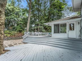 29 Elmwood Court, Plainview NY 11803