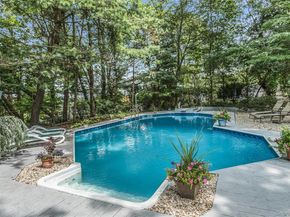 29 Elmwood Court, Plainview NY 11803